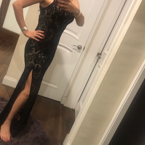 Beautiful black dress with a sexy slit on the side - Picture 5 of 6